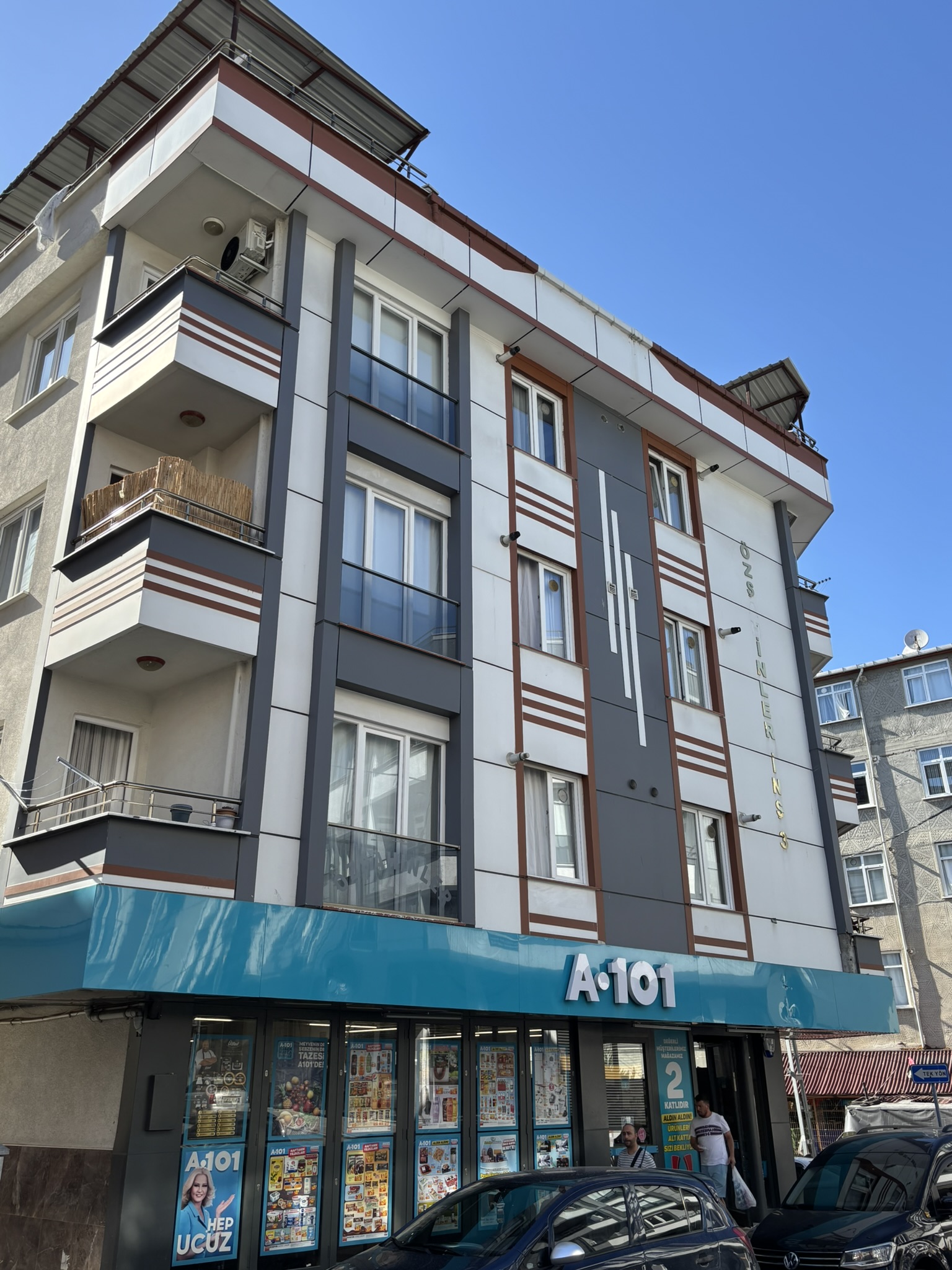 Özşahinler Apartmanı