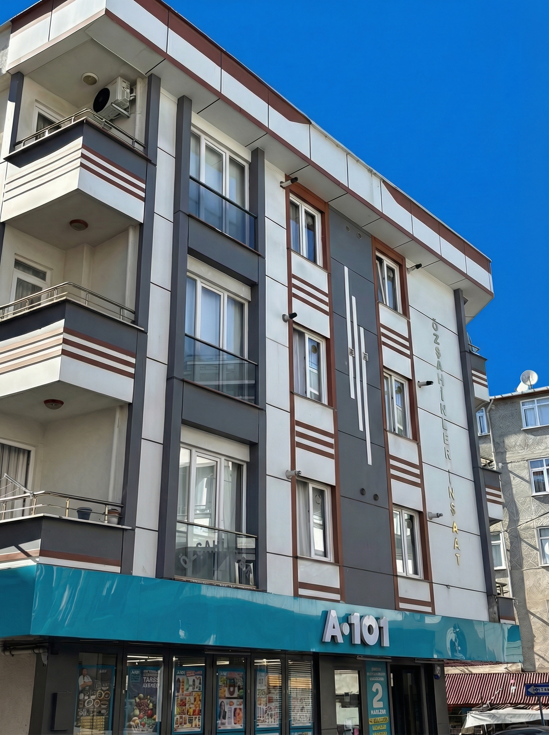 Özşahinler Apartmanı